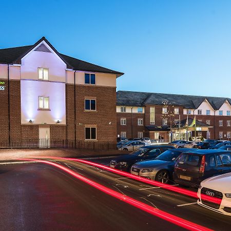 Holiday Inn Express London Gatwick Crawley, An Ihg Hotel Kültér fotó