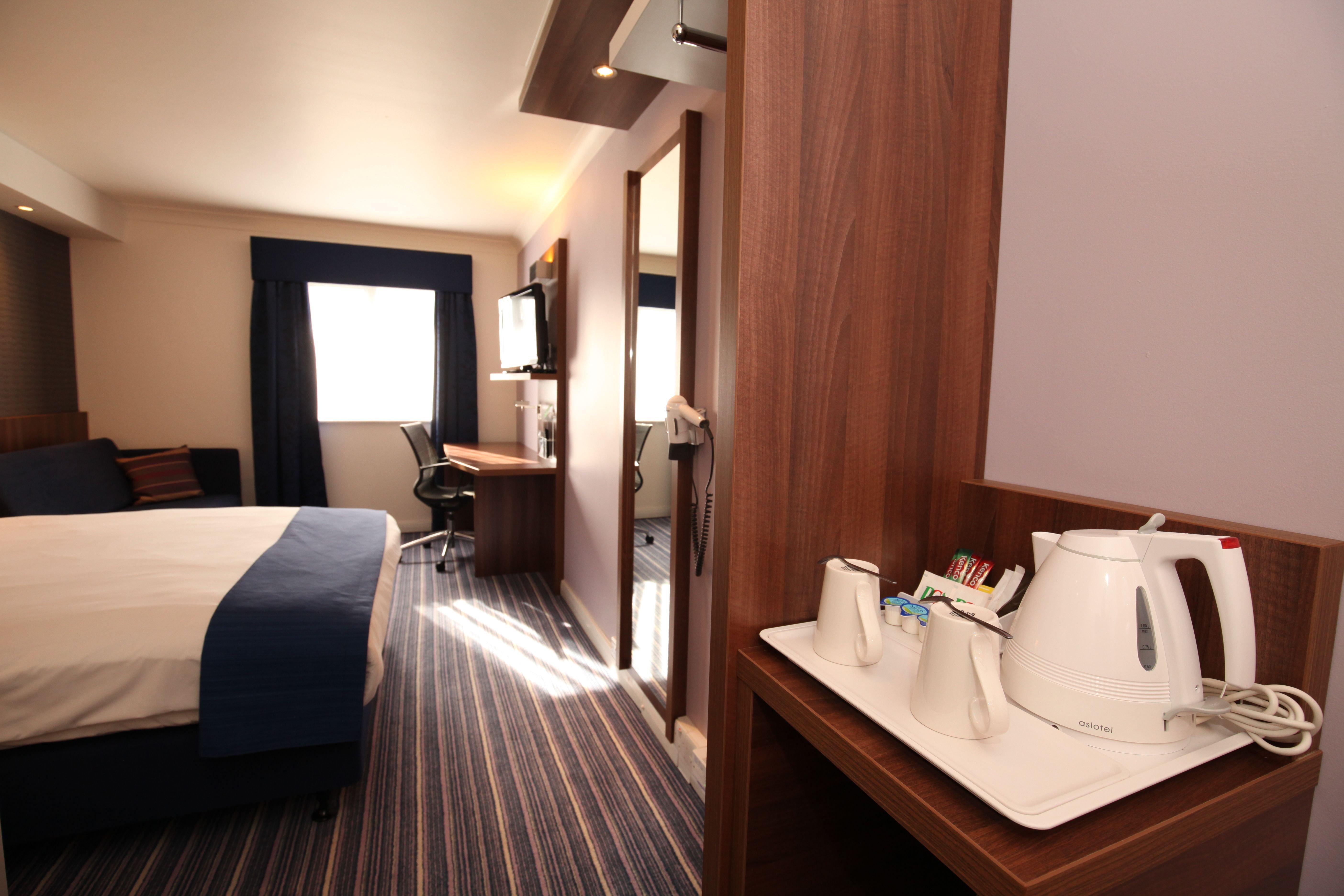 Holiday Inn Express London Gatwick Crawley, An Ihg Hotel Kültér fotó