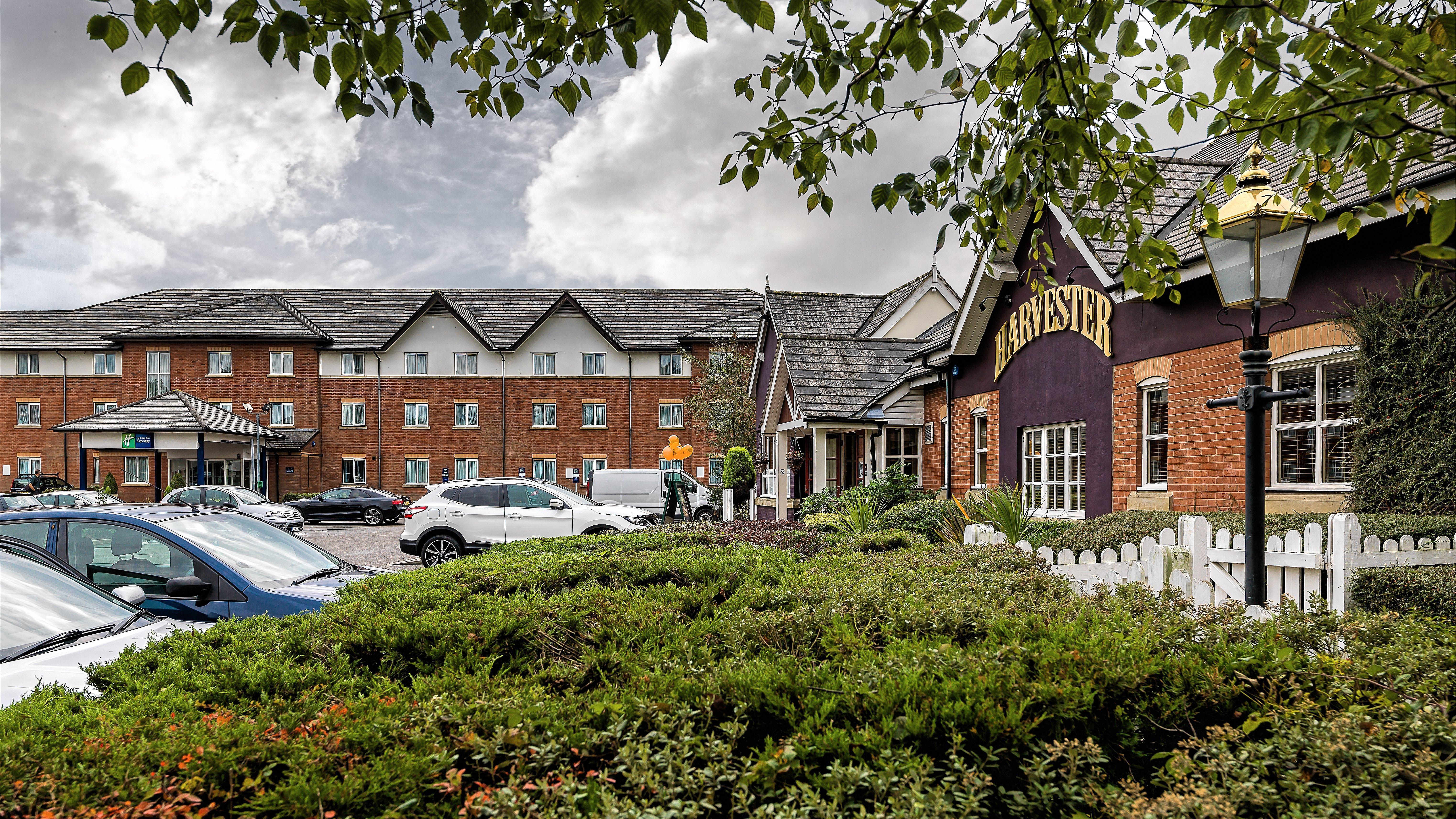 Holiday Inn Express London Gatwick Crawley, An Ihg Hotel Kültér fotó