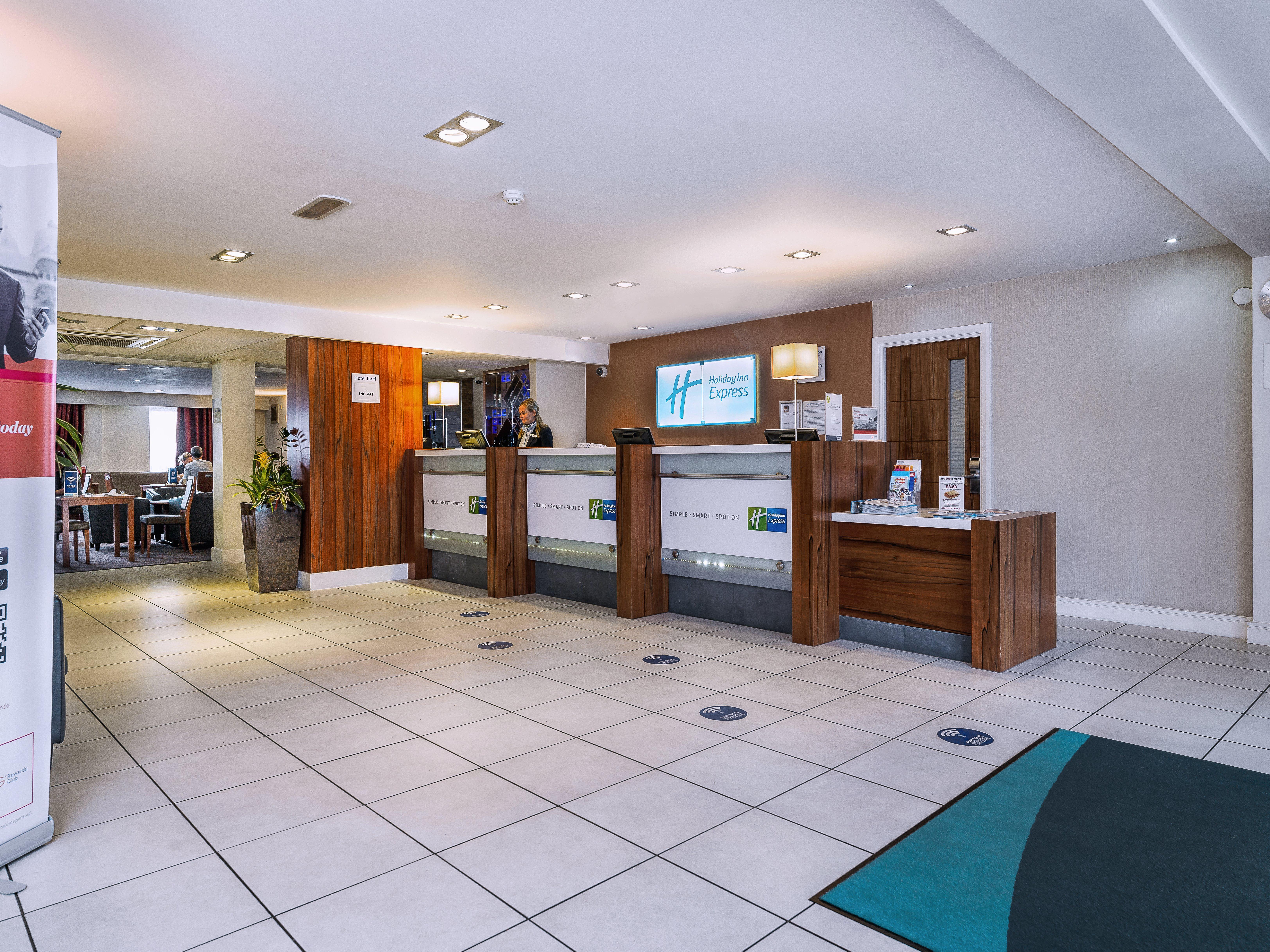 Holiday Inn Express London Gatwick Crawley, An Ihg Hotel Kültér fotó