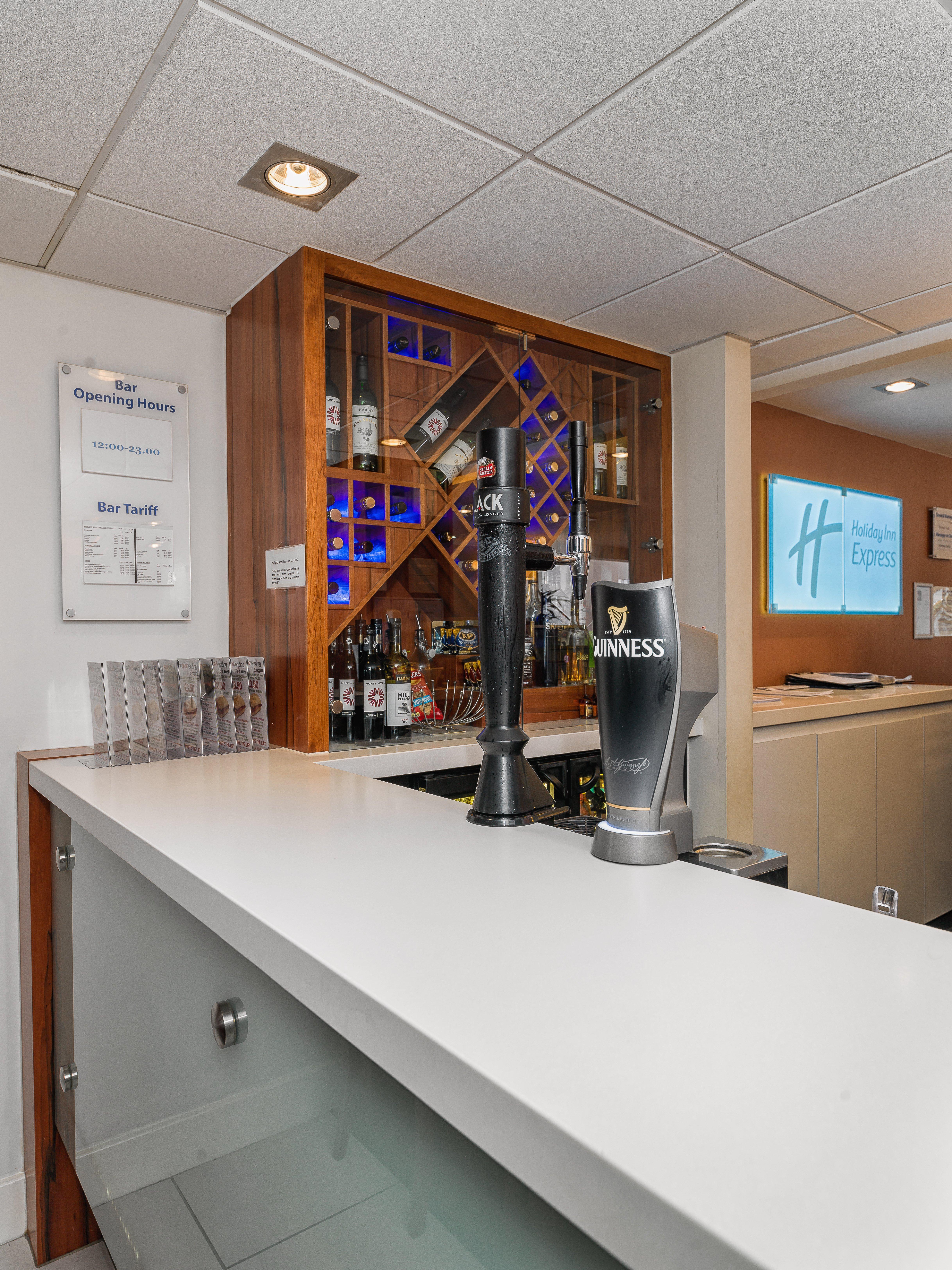 Holiday Inn Express London Gatwick Crawley, An Ihg Hotel Kültér fotó