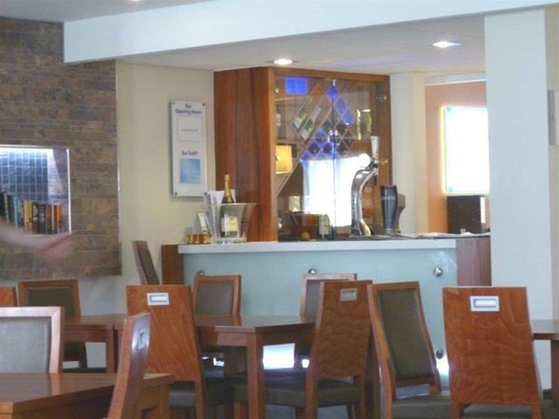 Holiday Inn Express London Gatwick Crawley, An Ihg Hotel Kültér fotó